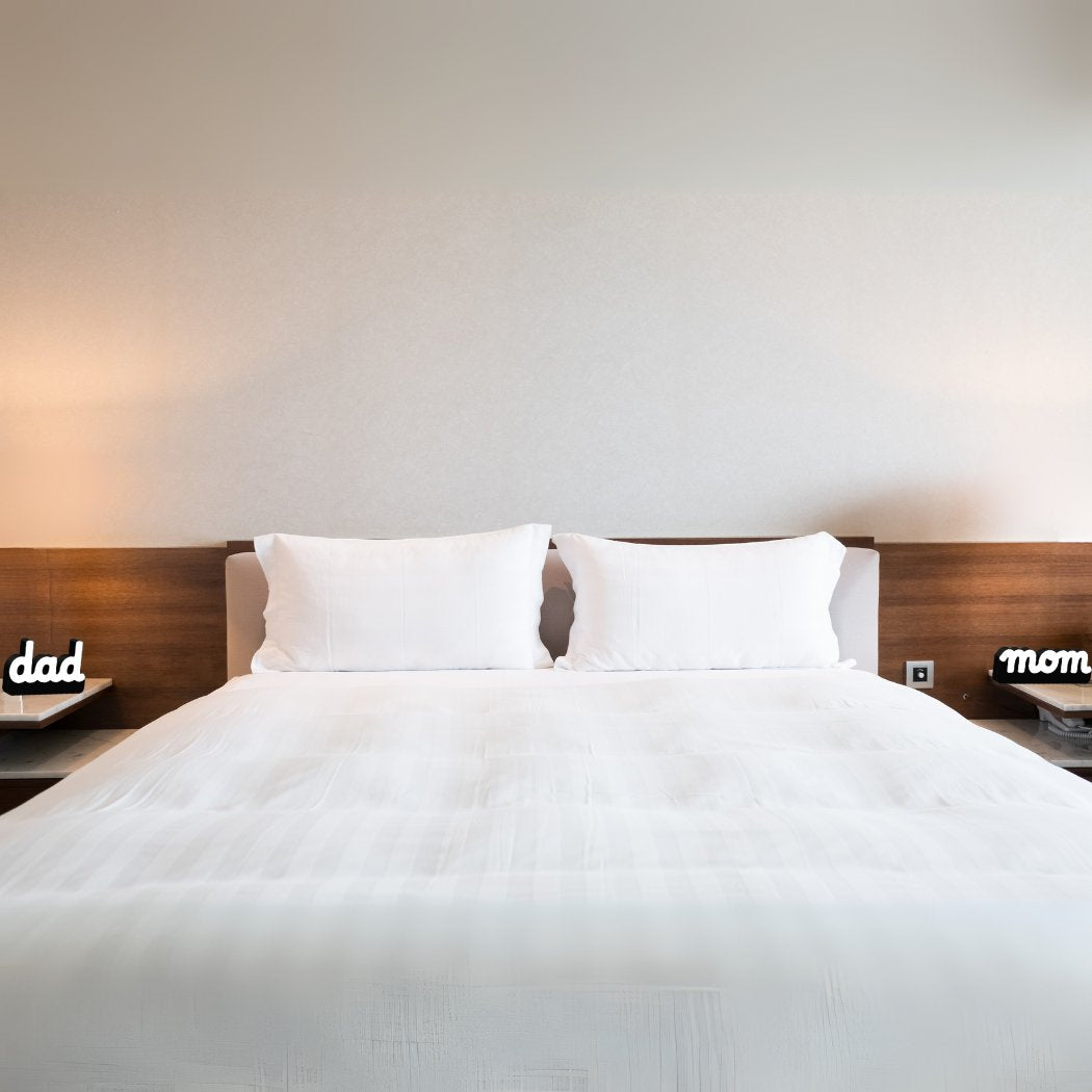 Modern LED "Dad & Mom" Sign Set - Durable Acrylic Wall Décor with Energy-Efficient Ambient Lighting, Perfect for Bedroom, Living Room, Kitchen, or Entryway