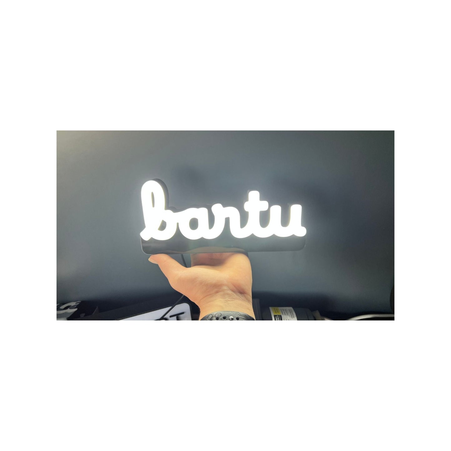 Modern LED "Dad & Mom" Sign Set - Durable Acrylic Wall Décor with Energy-Efficient Ambient Lighting, Perfect for Bedroom, Living Room, Kitchen, or Entryway